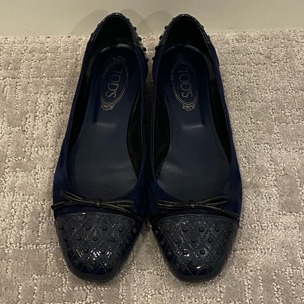 🍀 Navy Tod’s Flats Suede & Patent Leather